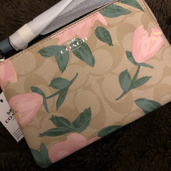 SALE!!! NWT Coach Gorgeous Floral Wristlet!! Price FIRM - Picture 2 of 4